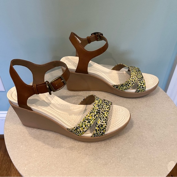 CROCS Shoes - Crocs Leigh II Sz 9 Ankle Strap Floral Wedge Sandal Comfort 202516 Yellow floral